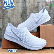 Rumahkaki - Sepatu Karet Pria Slip On Casual Empuk Anti Air Ringan Tanpa Tali Ukuran Cowok 39-43 ATT