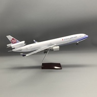 1: 130 with Light 47cm China Airlines MD11 Passenger Aircraft Model Maidao 11 China Airlines