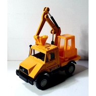 Welly Mercedes Benz Unimog Truck Excavator 1:43