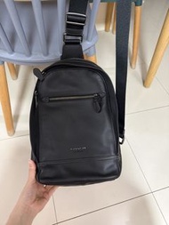 Coach 男士胸包