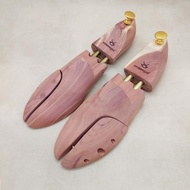 Av53-Cedar Wood Shoe Tree Hyperflexx Shoes Saddle Shapper Shoes
