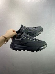 The North Face Offtrail Versa 
DryVent 
SURFACE CTRL