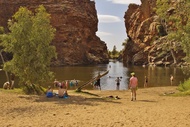 ทัวร์เทือกเขาแมคดอนเนลล์ (MacDonnell Ranges) ฝั่งตะวันตกเต็มวัน จากอลิซสปริงส์ (Alice Springs)