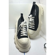 Charles&Keith sneaker Black Second Hand Size 38 Length 24.5 Cm. Height 2.2 Inches New Comparable To 