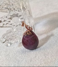 玉化紅寶石（Ruby）吊墜 
26.8✘22.2mm  338元 蝴蝶扣
29.3✘24.1mm      348元 小魚扣
30✘23.5mm      . 308元   碧璽頂珠扣
包香港順豐
#