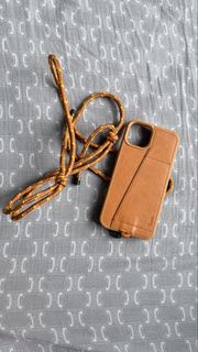 Torrii 皮革手機殼連掛繩iphone13