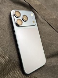 iPhone 17 Pro 256GB 行貨藍色，機身己包膜保護，鏡頭貼了台灣 hoda 藍寶石鏡頭貼及防窺貼 （貼時加埋要二百多）有盒，冇花或崩，後備機少用，電池100%，保養到今年年12 月底