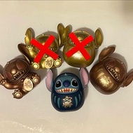 URDU 福部屋 Disney 迪士尼招財貓系列史迪仔 STITCH 金幣開運招福達摩必勝 DARUMA Maneki Neko 銅色原色盲盒