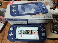 掌機 藍色switch lite 機器是21年的（見圖），成色95新，平常帶殼使用很愛惜，箱說全，無ban無破無暗病，