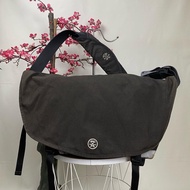 Crumpler slingbag Bag