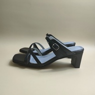 รองเท้าแซนเดิล หนังแกะแท้ รุ่น Zoey