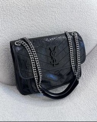 全新ysl niki medium Black黑鏈黑標Logo復古褶皺 牛皮革 流浪包 單肩袋 黑色 中號 633184-0EN08-1000 長28*8.5*20cm