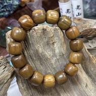 阿根廷綠擅木念珠手串～14mm~ 清淡持久的檀香，帶有一點奶香和清新的梅子味。辟邪平安吉祥物、經過氧化後、顏色也會從淺綠轉為墨綠、祖母綠。