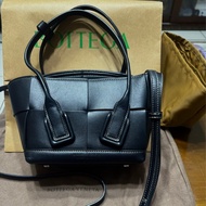 bottega veneta arco mini 葆蝶家 bv arco mini 黑色白線
