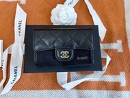 全新‼️ Chanel Classic Card Holder 經典卡包 | 黑 x 金扣 x 牛皮 | 23K | 超靚配色 好難買到 超搶手 😍 現貨‼️🥰