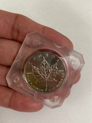 1988年1安士加拿大楓葉白色金幣！重量1安士（即是8.34、31.2克）！成色999.5純白金！一面英女皇伊利沙伯二世年肖像！另一名加拿大象徵的楓葉！全新！