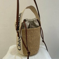 CHLOE Woody 草編水桶側背包