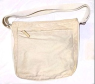 請出價 正版 無印良品 MUJI 白 白色 側背包 斜背包 郵差包 帆布 麻布 側揹包 斜揹包 男 女 寬36cm