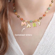 1 ชิ้น จี้สร้อยคอแบบมีชื่อบุคคลและอักษรที่น่ารักและงดงาม รมไททอง Daisy หลายสี ชื่อที่กำหนดเอง ฟอนต์ภ