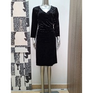 Vnxk black velvet midi dress size 6(N86-91,E74-79)