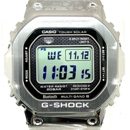 卡西歐 G-SHOCK 手錶 GMW-B5000D-1 全金屬銀色電波太陽能藍牙手機連接 LED 背光旋入式後蓋，2018 年 4 月發布