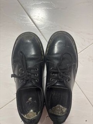 Dr. Martens 黑色皮鞋