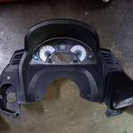 ORIGINAL SPEEDOMETER SET TOGETHER WITH METER PANEL COVER FOR SYM VTS 200.(53208-HMA-030)USED