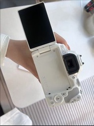 佳能200D II白色套機 幾乎全新 連18-55mm鏡頭