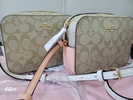 Coach handbag,  bag, 手袋，斜揹袋，crossbody, camera bag, 細相機袋， c logo拼白色，拼粉橙色，現貨各1，全新有原包裝，紙袋