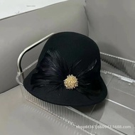 Mũ Len Nữ Kiểu Hebe Chất Liệu Len Kiểu Dáng Mũ Cá Sấu Trang Trí Lông Vũ Chi Tiết Kim Cương Thanh Lịc