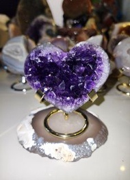 🔮🔝特級藍寶石帝王紫愛心👑（帶稀有藍極光🌌）💜愛心紫晶簇水晶擺件🔮（送底座）
（💡精拋/拋光）天然紫晶簇紫水晶擺件 紫晶洞 烏拉圭愛心紫晶簇（✅可掛水晶手串淨化消磁）