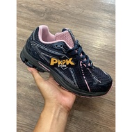 1906R Black Pink Top World