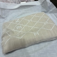 熱騰騰🔥誰在找 香奈兒chanel26p 圍巾 披肩 羊毛 米白色 氣質美人❤️