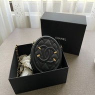 Chanel 黑色經典荔枝牛皮圓餅包 27開