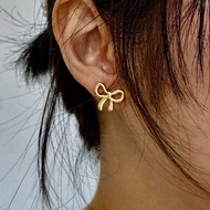 18k Gold Ribbon Earring