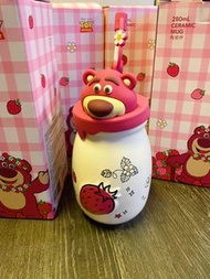 🍓‼️現貨‼️店長推介👦🏻🏅🎪#勞蘇陶瓷杯#保證正品#Lotso 水杯#HEROCROSS#迪士尼#勞蘇公仔#Lotso#草莓熊# Toy story #玩具總動員#反斗奇兵#扭蛋#盲盒