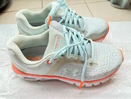 Under Armour HOVR Infinite 跑鞋