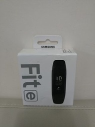 Samsung galaxy fit e智能健身手環 (原價$400, 行貨一年保養)