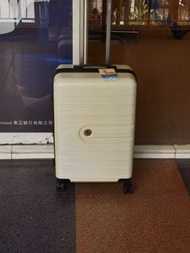 🔥🇯🇵harajuku 68233 24吋白色拉鏈行李箱，有三年保養