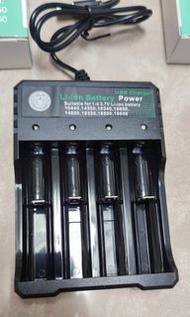全新18650 支援多款電池 四電池快速充電器 。可充鋰電池： 10440 14500 16340 16650 14650 18350 18500 18650