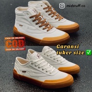 Equip WHITE GUM LOW & HIGH EQUIP BLACK WHITE SNEAKERSS EQUIP