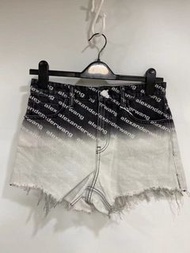 大王 Alexander wang  漸變色牛仔短褲 💰1980港幣，碼 26