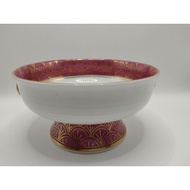White Tray Bowl Cut The Fish Scale Pattern With Gold Hands The Edges Of The Bowl.