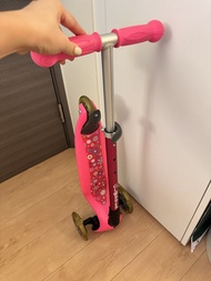 Globber 粉紅色三輪滑板車
