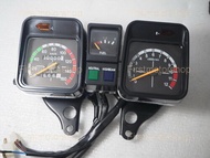 เรือนไมล์ RXK RX135 Concord 1983 Yamaha ชุดใหญ่ รุ่นมีเข็มน้ำมันอยู่กลาง พร้อมขายึด และ สายไฟ Speedo