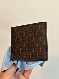 #618年中慶 YSL Saint Laurent Le Monogramme 老花帆布小牛皮8卡對折短夾(棕色)