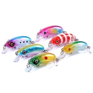 Lure - fake fish bait with 3D striped design, 5.1cm long (excluding blade) Weight: 7.2g