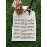 Dozens of chin brooches, chin brooches, dozens of brooches