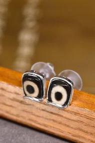 西藏扎基寺加持开光，【药师天眼天珠】耳钉！老师傅纯手工打磨！品相极好！完美俏色，西藏高磁场天珠 藏注：圆满一切运势 功名 事业 财富 健康 长寿 姻缘 正法不断增长 福慧圆满之意 北门七星乃是药师七佛