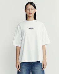 AIMER - AIMER Mini Logo T-shirt เสื้อยืด โอเวอร์ไซส์ สกรีนลาย